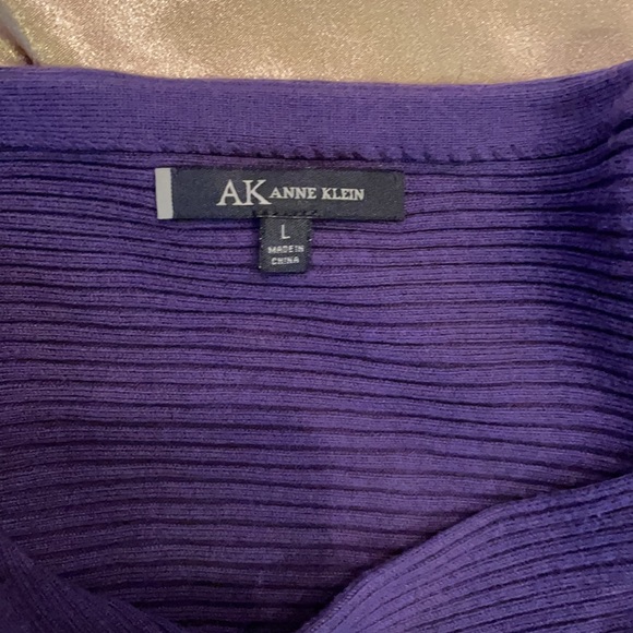 Beautiful purple sweater - Picture 6 of 6